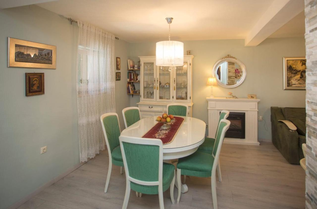 Apartment Antica With Yard & Bbq Split Exterior photo